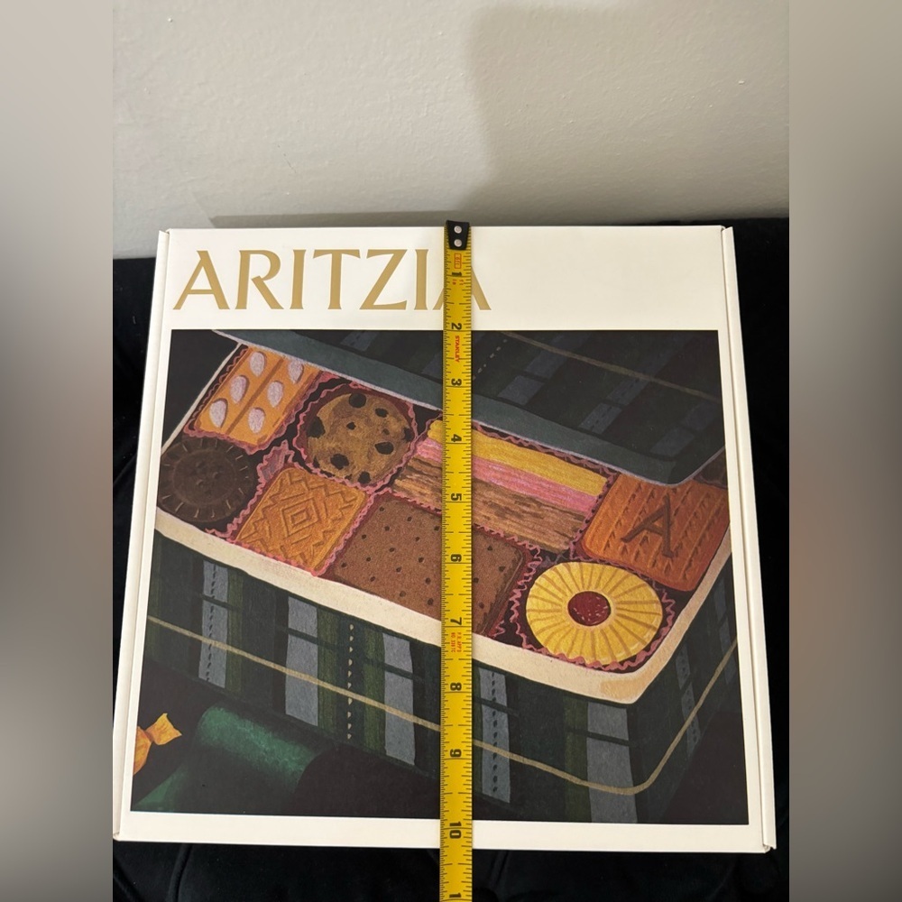 Aritzia Gift Box - Picture 5 of 5